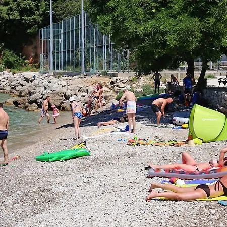Πανσιόν Family Zuljana 256i 3*